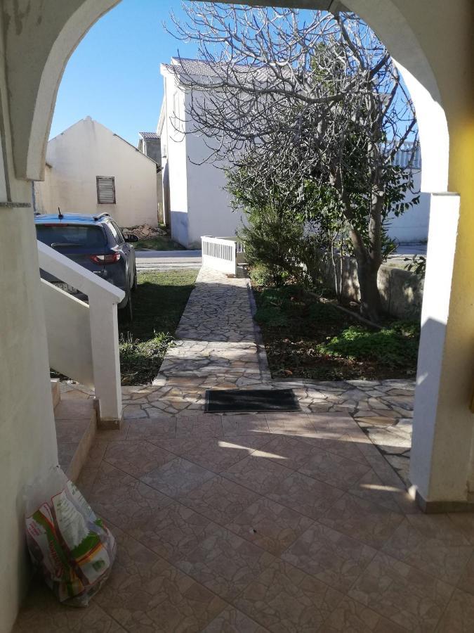 Apartman Kety Vir Bagian luar foto