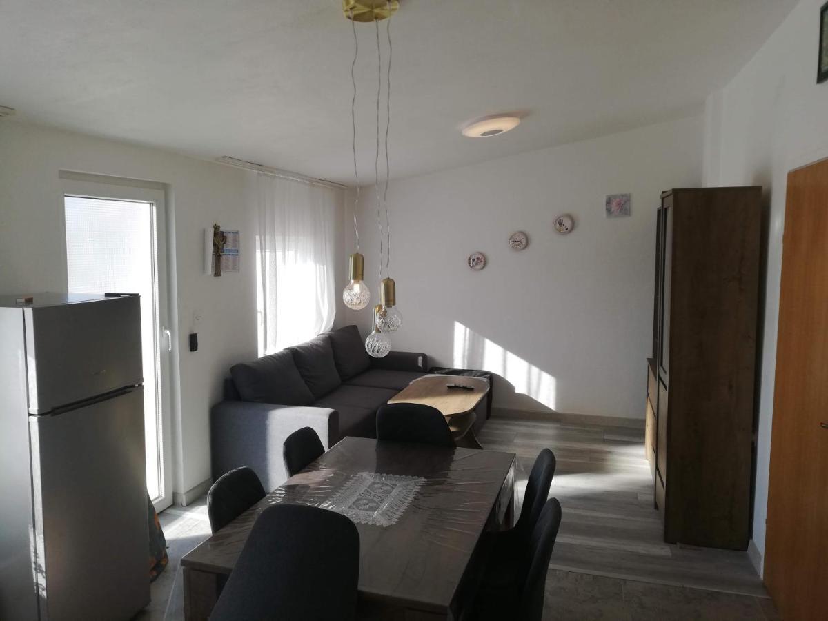 Apartman Kety Vir Bagian luar foto